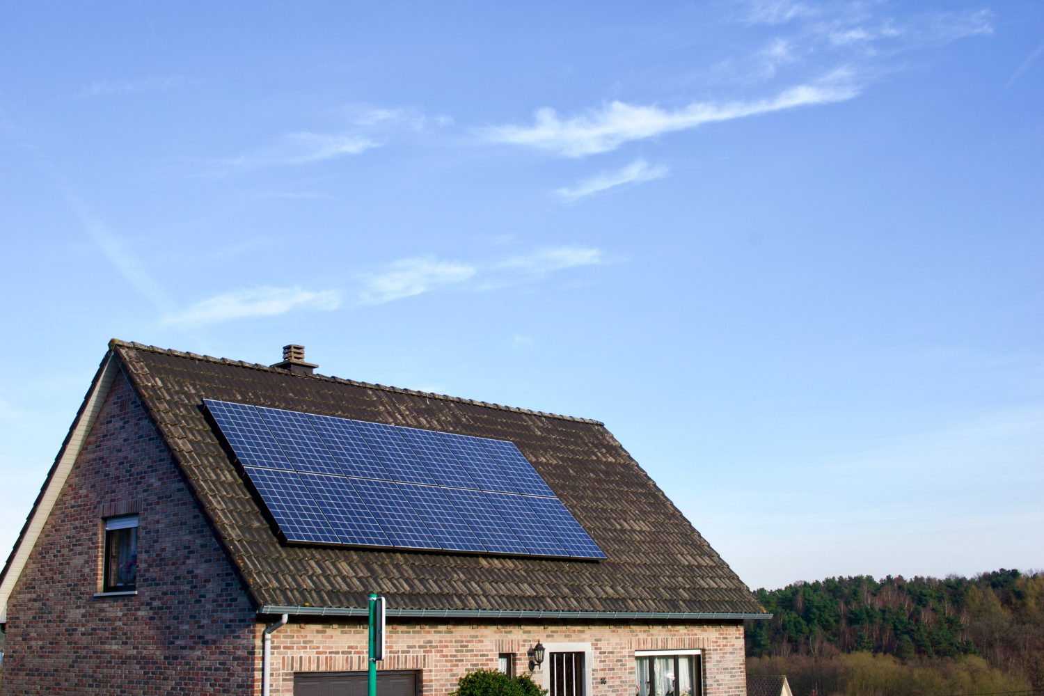 Systemintegration erneuerbarer Energien in Gebäudebetrieb 1 AdobeStock 147256768